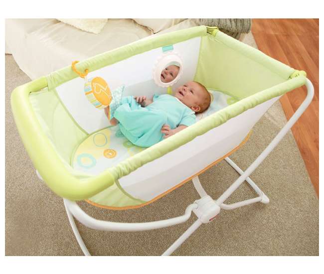 X7757-U-A Fisher Price Deluxe Rock 'n Play Portable Baby Bassinet, Green (Open Box)