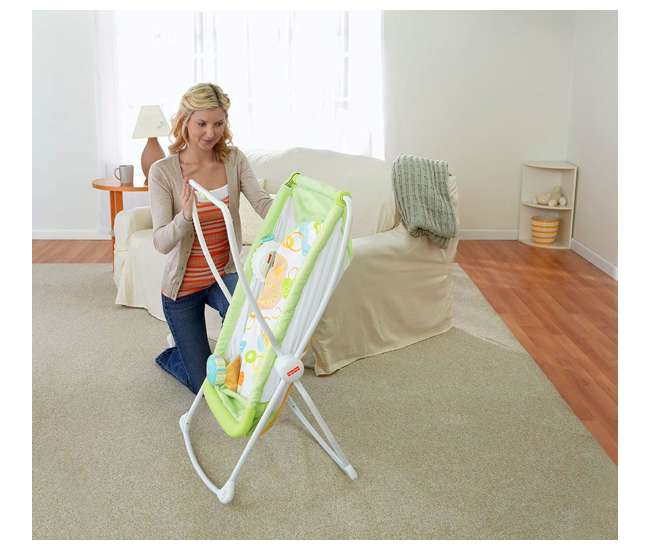 X7757-U-A Fisher Price Deluxe Rock 'n Play Portable Baby Bassinet, Green (Open Box)