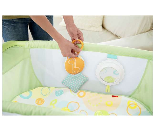 X7757-U-A Fisher Price Deluxe Rock 'n Play Portable Baby Bassinet, Green (Open Box)