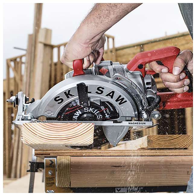 Skilsaw 71/4Inch Lightweight Corded Worm Drive Circular Saw SPT77WML01