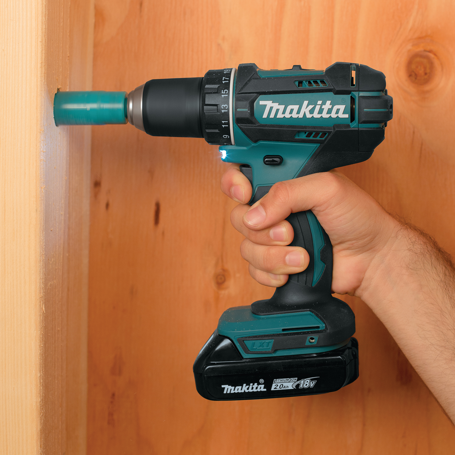 Makita 18V LXT LithiumIon Compact Cordless 1/2Inch DriverDrill Kit