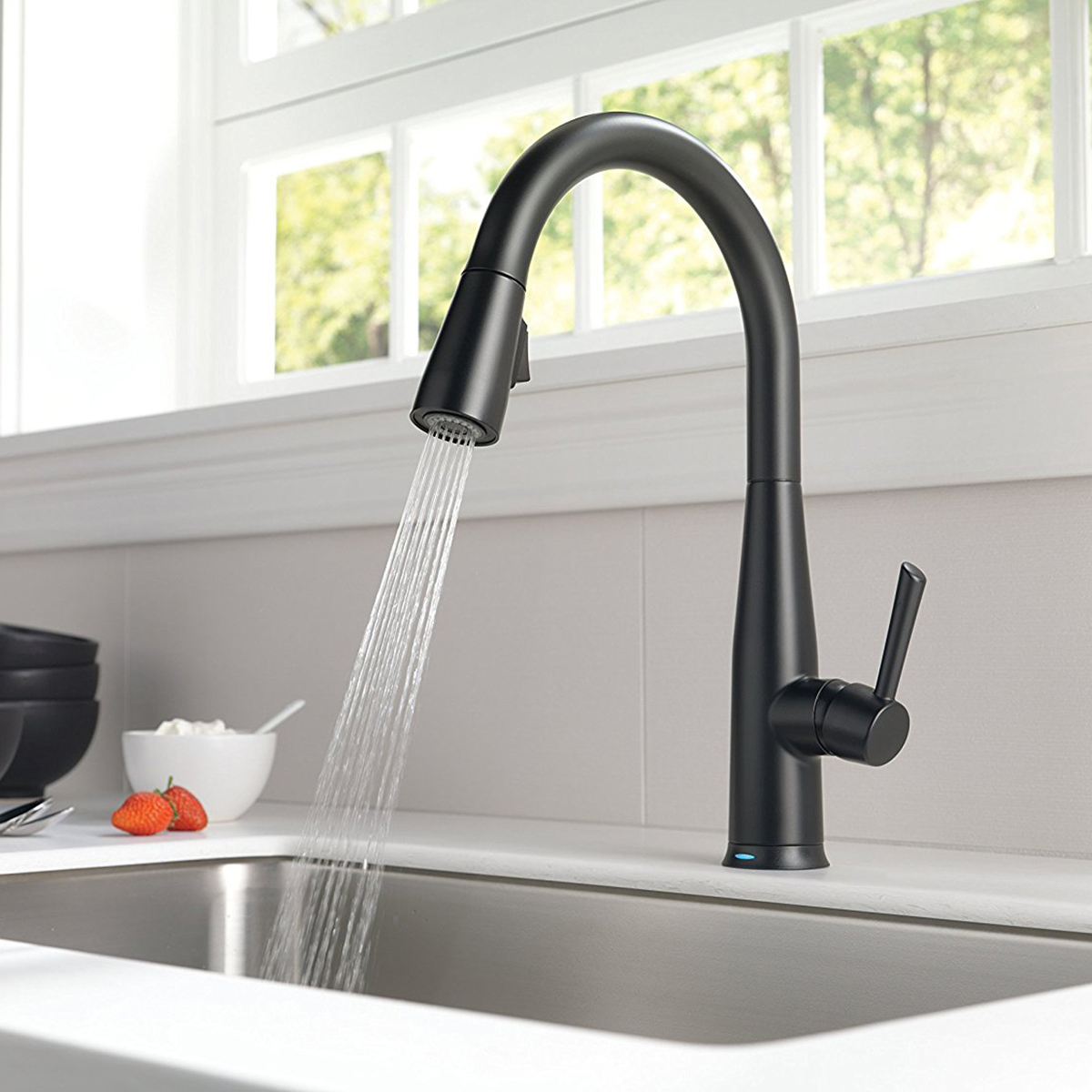Delta Essa Single Handle PullDown Touch2O LED Kitchen Faucet, Ventian
