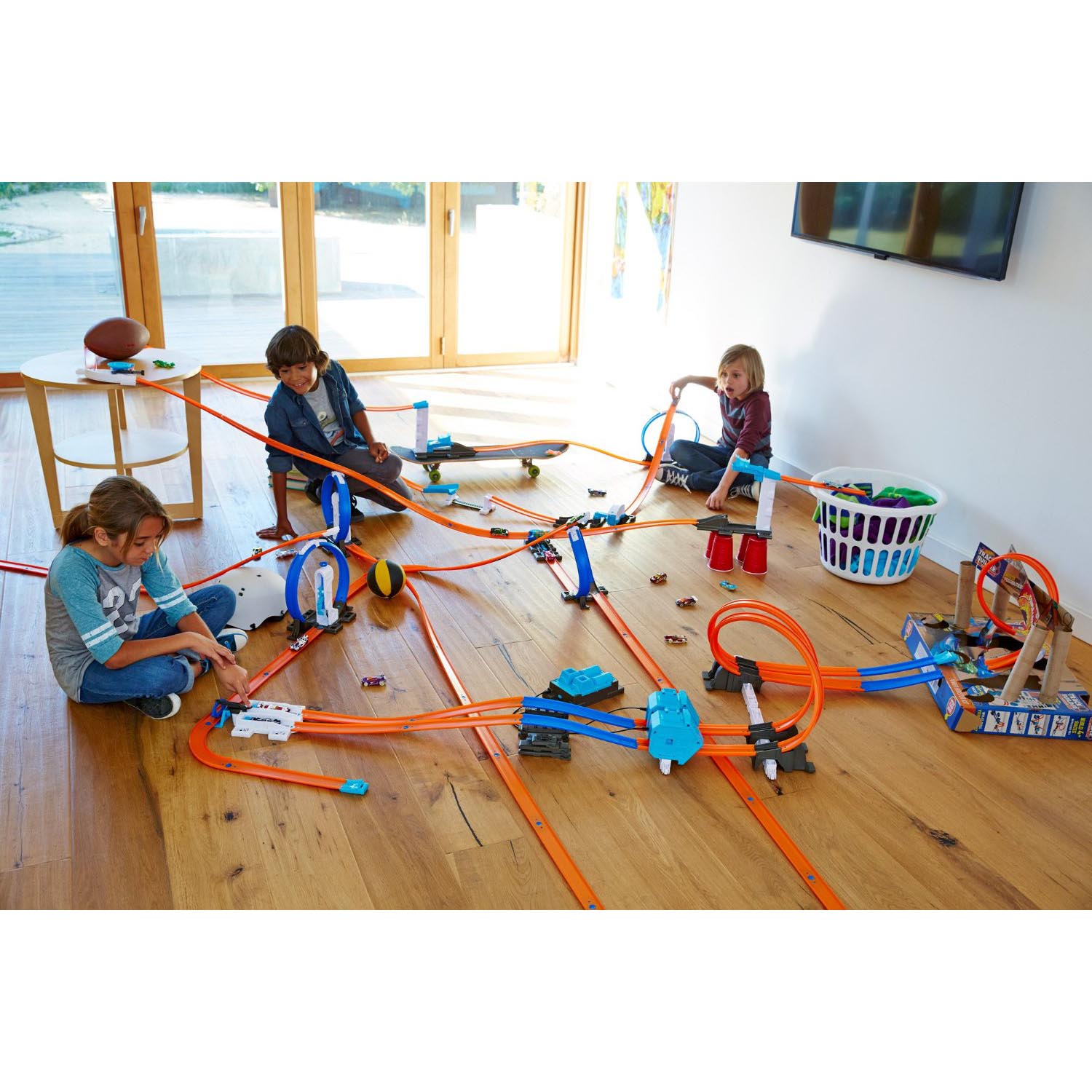 Mattel Hot Wheels Track Builder System Power Booster Kit with 35