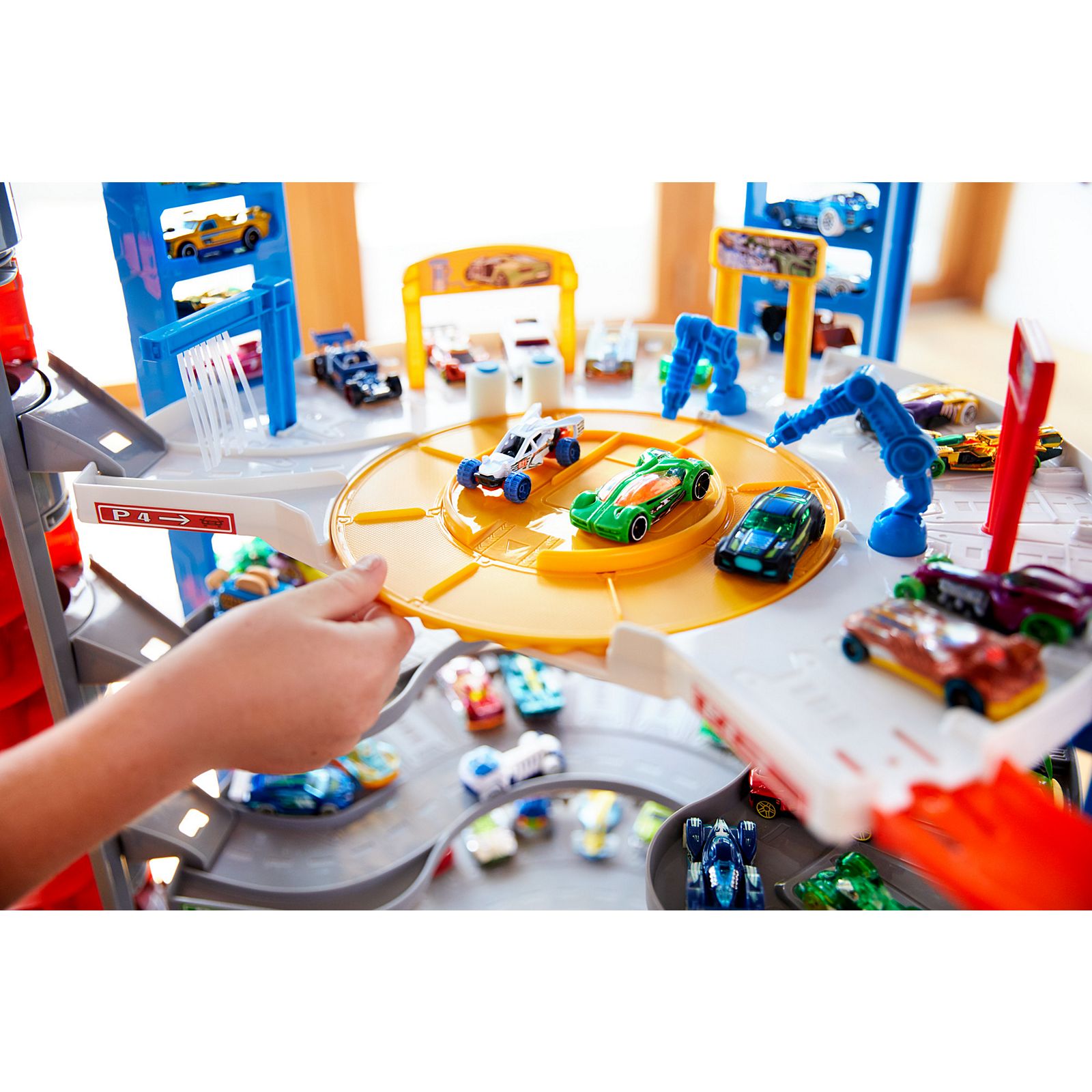 Mattel Hot Wheels Super Ultimate Garage Toy Playset with 4 Cars, Jet